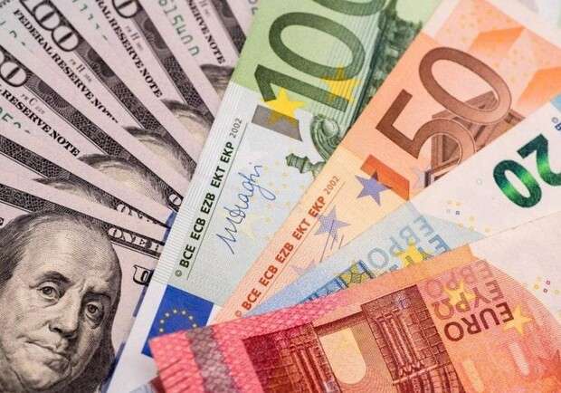 Стрімке зростання курсу: ціни на долар та євро в Україні сьогодні