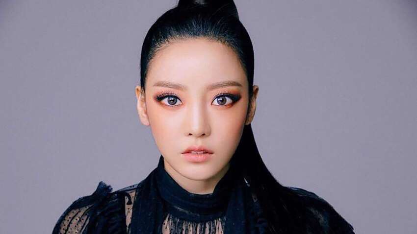 Известная корейская певица найдена мертвой у себя дома