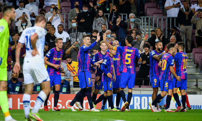 Динамо продолжает «лететь» в Лиге Чемпионов, минимально уступив Барселоне