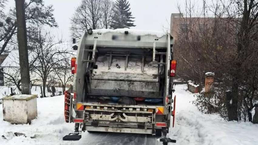 Смерть пенсіонерки під колесами сміттєвоза сколихнула Житомирщину: моторошні деталі трагедії в Андрушівці