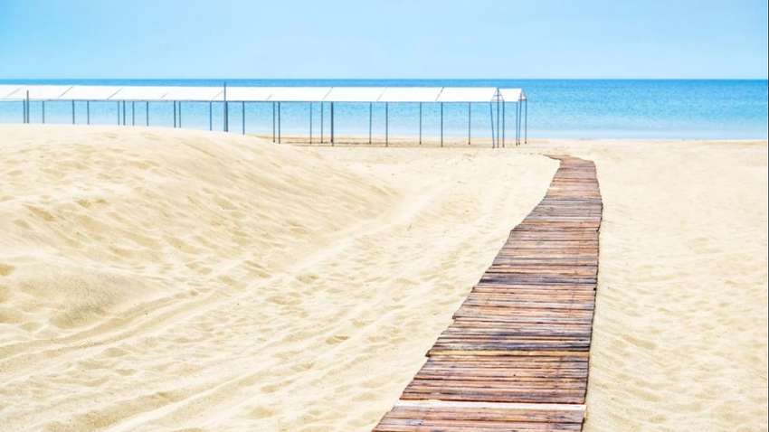 Россияне в панике массово сдают путевки и отменяют бронь: где не хотят отдыхать