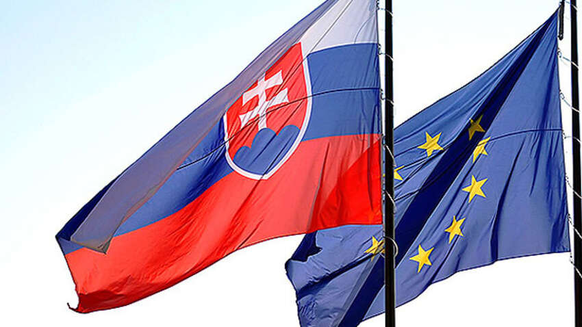 Словакия лоббирует снятие санкций с олигархов Путина: в ЕС назревает новый скандал