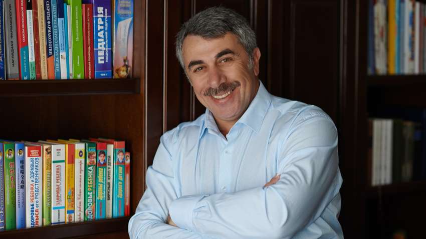 Лікар Комаровський назвав причини терміново звернутися до лікаря при болю в животі Лікар Комаровський назвав причини терміново звернутися до лікаря при болю в животі