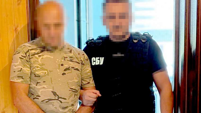 Схеми продажу “трофейної” зброї викрили в різних регіонах Україні (ФОТО)