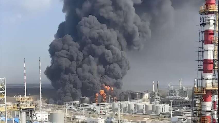 Удари по НПЗ довго відчуватимуть: на скільки в РФ затягнеться паливна криза