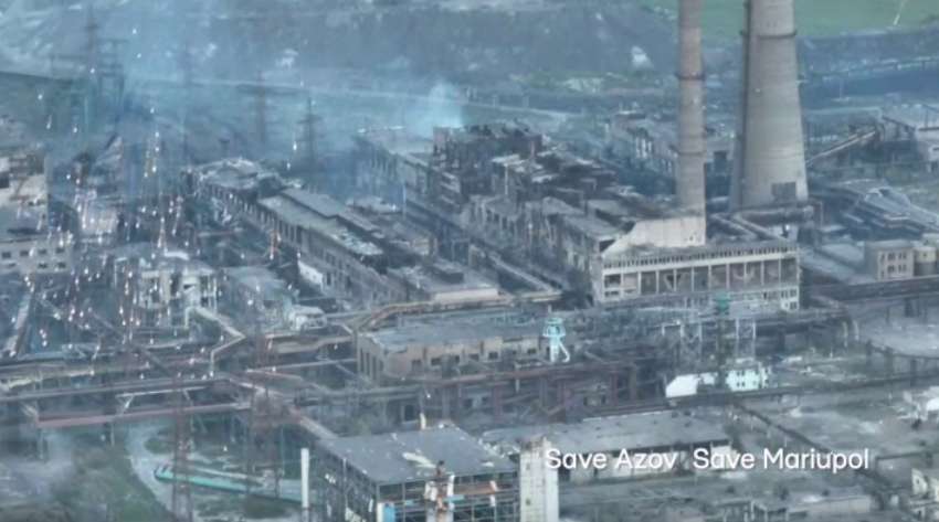 На защитников "Азовстали" оккупанты впервые скинули фосфорные бомбы (ВИДЕО)