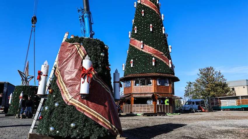 За два місяці до Різдва: у Німеччині встановили першу різдвяну ялинку