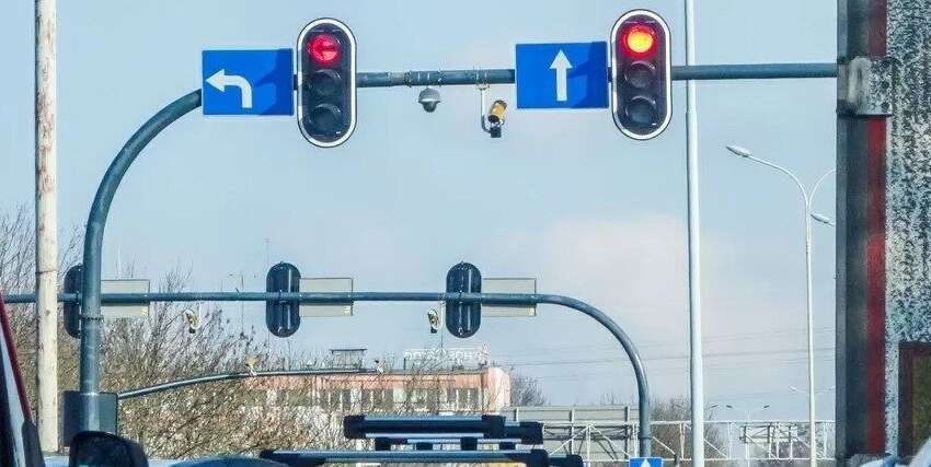 Що насправді приховують камери на світлофорах: багато водіїв про це навіть не знають Що насправді приховують камери на світлофорах: багато водіїв про це навіть не знають