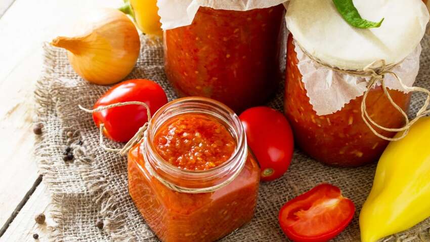 Пикантная аджика на зиму: простой рецепт вкусной закуски