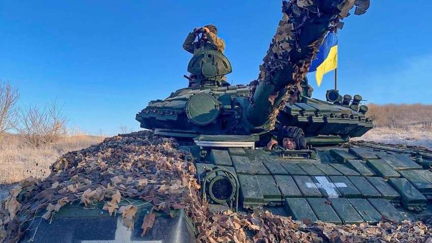 Социологи выяснили, готовы ли украинцы к переходу экономики на военные рельсы