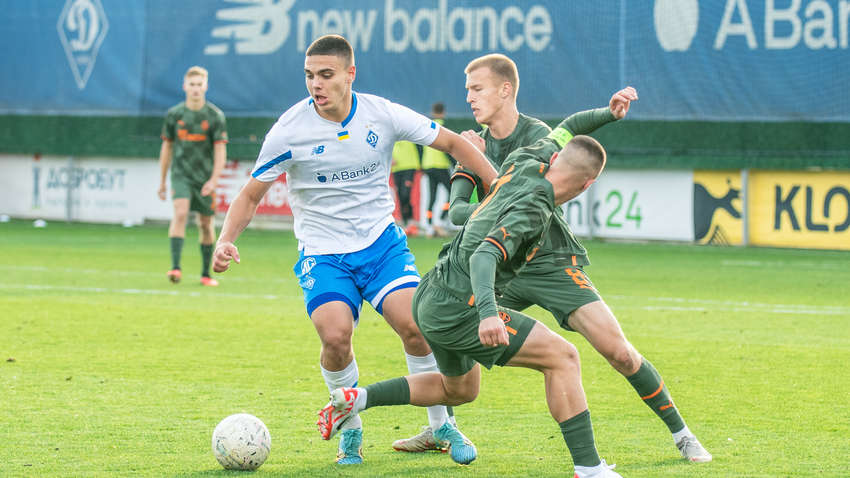 Киевское "Динамо" обыграло "Шахтер": пока только в матче юношеских команд Киевское "Динамо" обыграло "Шахтер": пока только в матче юношеских команд