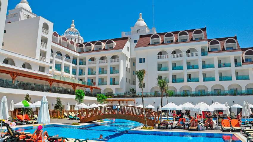 Ужесточение карантина в курортной Турции: власть заявила о втором пике коронавируса