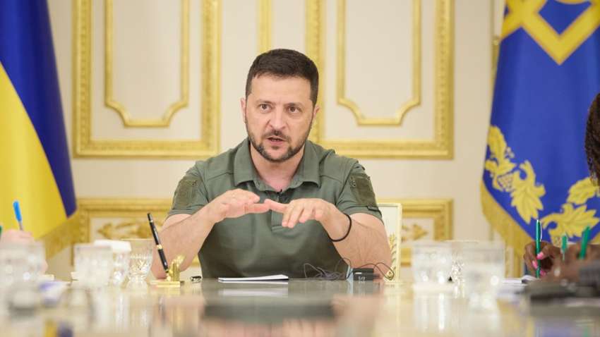 Зеленський назвав Путіна маніяком: він замовив вбивство моє та моєї сім’ї