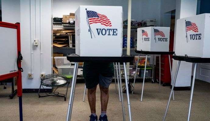 Новый результат опроса: как будут голосовать американцы в семи ключевых штатах