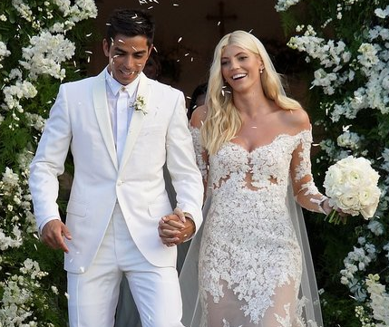 Модель Victoria’s Secret вышла замуж за кубинца