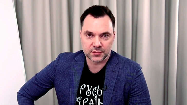 Стало известно, как Арестович помог сыграть на руку российской пропаганде и Путину Стало известно, как Арестович помог сыграть на руку российской пропаганде и Путину