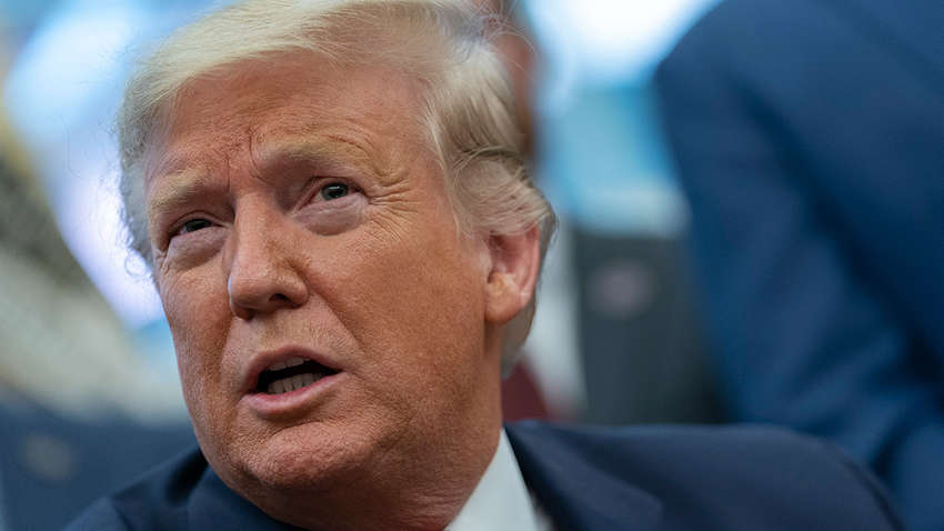 Трамп призвал США не ограничивать его военные полномочия