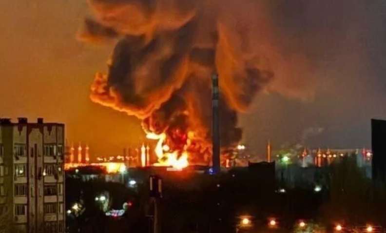 В Енгельсі після удару ЗСУ посилилася пожежа та гинуть рятувальники: вражаюче відео