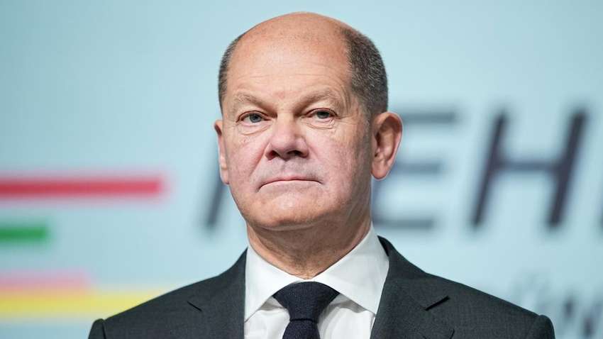 Шольц розповів чому не хоче постачати танки в Україну