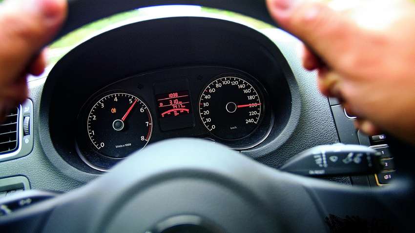 Вместо 50 км в час – 207: полиция показала лихачей-рекордсменов