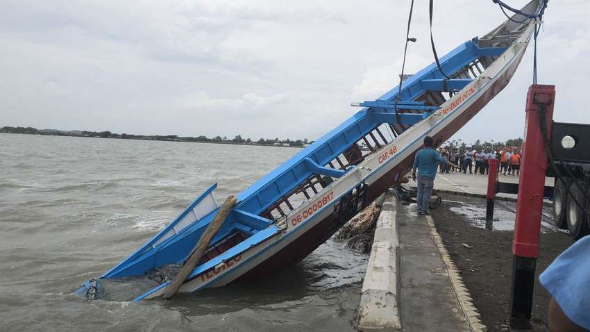 На Філіппінах перевернулося три пороми: десятки людей загинули