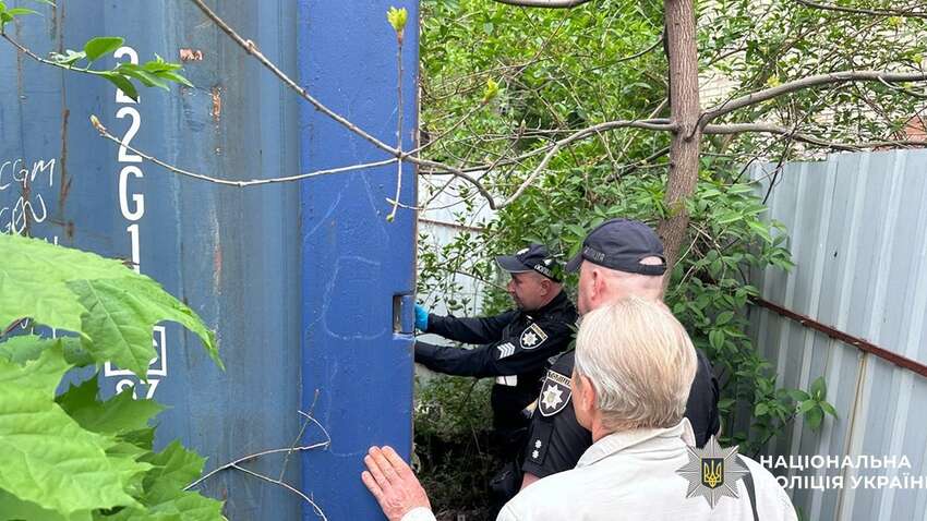Шокуюча знахідка у Києві: що поліція знайшла на Подолі (ФОТО)