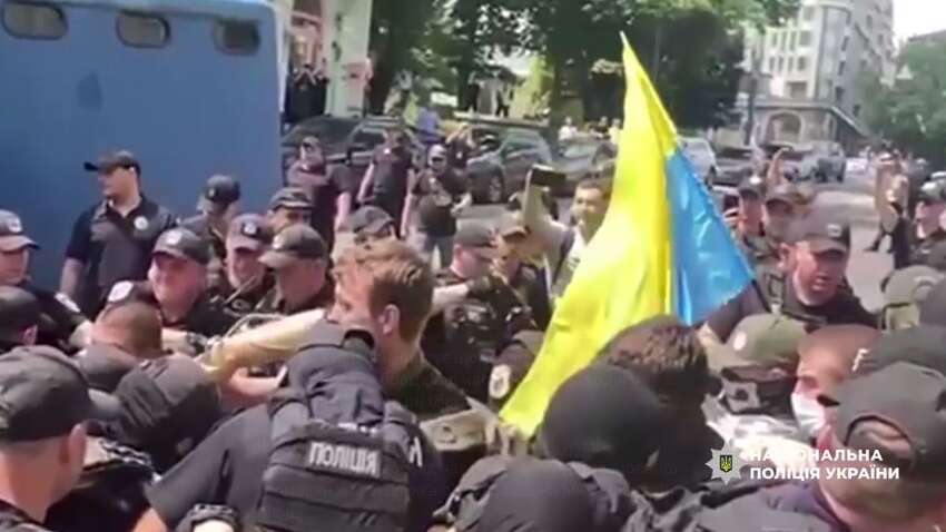 Під час «КиївПрайд Парку» військовий вдарив поліцейського протезом Під час «КиївПрайд Парку» військовий вдарив поліцейського протезом