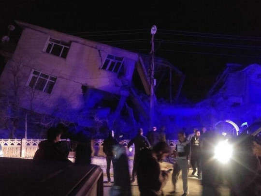 В Турции произошло мощное землетрясение: есть жертвы