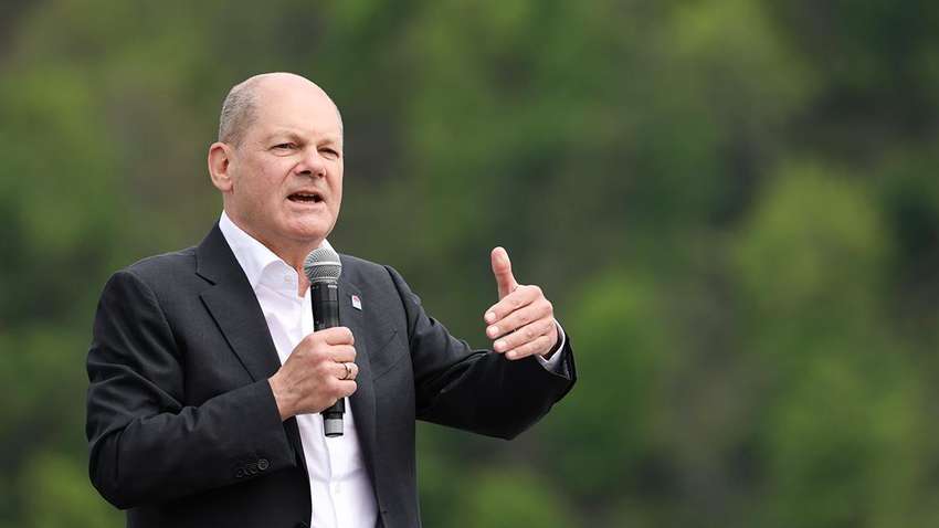 Шольц отреагировал на демонстрацию военной силы на параде в Москве