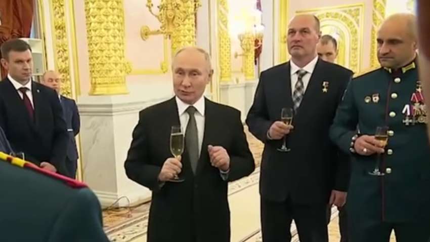 Путін спробував пояснити, чому почав війну в Україні: "очманіли зовсім"