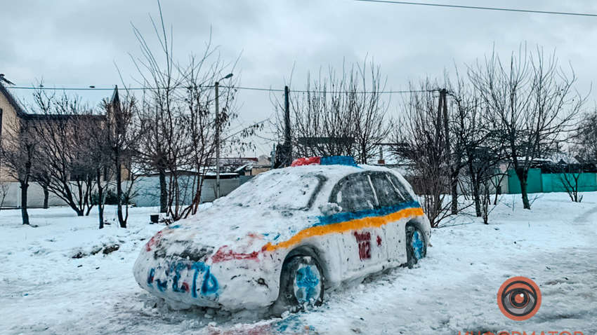 В Днепре девушка вызвала полицию, чтобы показать, что она слепила из снега