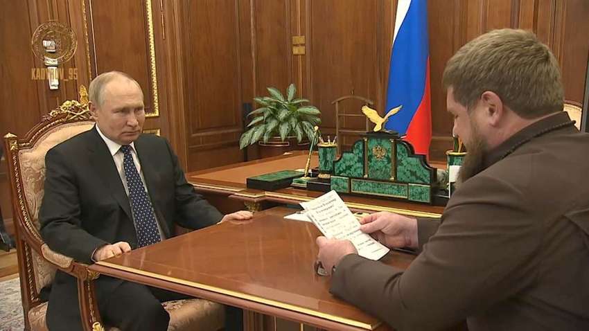 Перед тем, как уйти в мир иной, Путин захватит с собой несколько соратников, - политолог Перед тем, как уйти в мир иной, Путин захватит с собой несколько соратников, - политолог