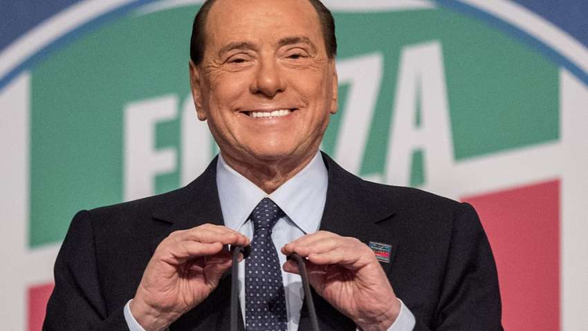 Італійський політик обіцяє автобус з повіями для своєї футбольної команди Італійський політик обіцяє автобус з повіями для своєї футбольної команди