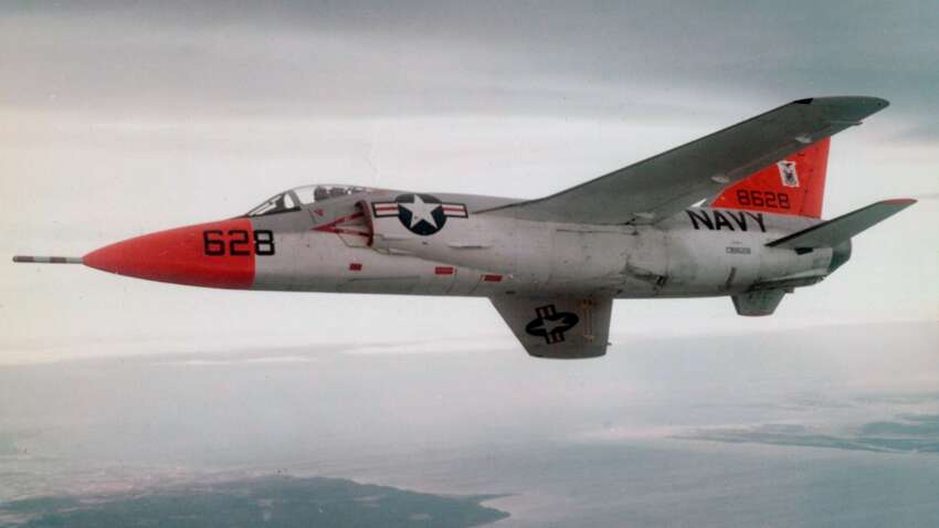 Самая удивительная авиакатастрофа в мире: истребитель F-11 сбил сам себя