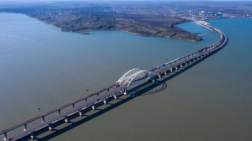 Росія перекрила Керченську протоку і стягує до Криму техніку: що відбувається в Чорному морі Росія перекрила Керченську протоку і стягує до Криму техніку: що відбувається в Чорному морі