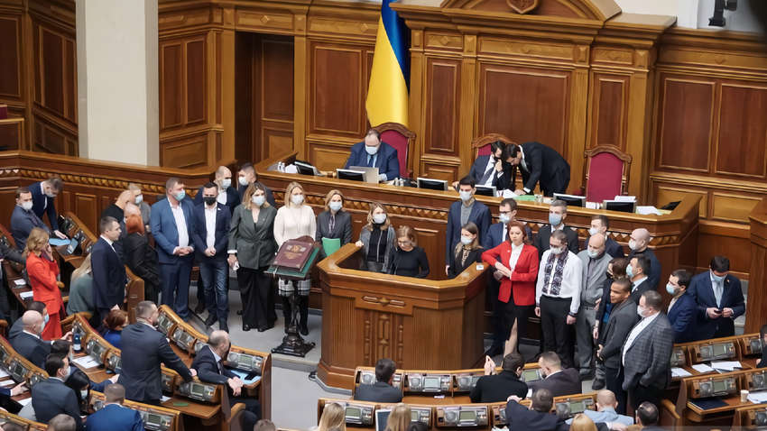 "Девочка, которой 32 года": в Верховной Раде разгорелся сексистский скандал "Девочка, которой 32 года": в Верховной Раде разгорелся сексистский скандал