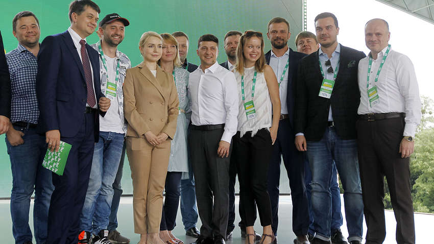 "Слуга народа" возглавит 21 из 23 комитетов в Раде