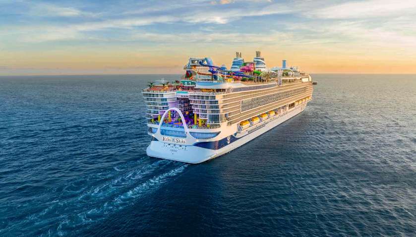 На крупнейшем в мире круизном лайнере вспыхнул пожар На крупнейшем в мире круизном лайнере вспыхнул пожар