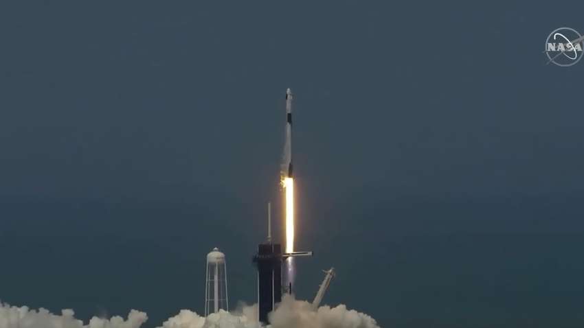 NASA в сотрудничестве со SpaceX впервые с 2011 года отправили астронавтов в космос NASA в сотрудничестве со SpaceX впервые с 2011 года отправили астронавтов в космос