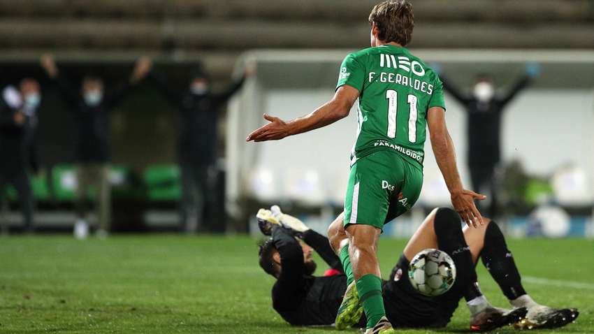 Один из самых титулованных клубов Европы едва не опозорился в Португалии: соперники пробили 25 пенальти Один из самых титулованных клубов Европы едва не опозорился в Португалии: соперники пробили 25 пенальти