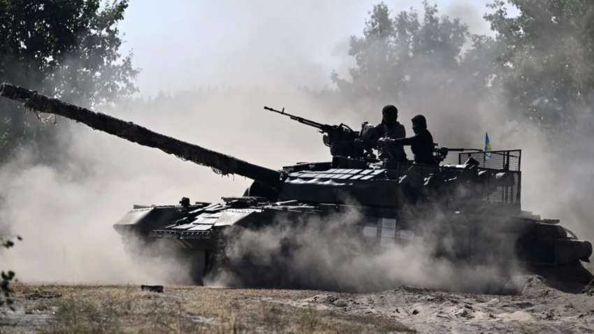 Росіяни вивісили свій прапор у Роботине: українські військові відреагували Росіяни вивісили свій прапор у Роботине: українські військові відреагували