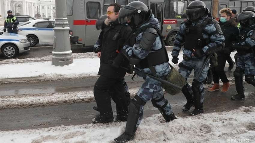 Акції на підтримку Навального: по всій Росії йдуть затримання (ВІДЕО) Акції на підтримку Навального: по всій Росії йдуть затримання (ВІДЕО)