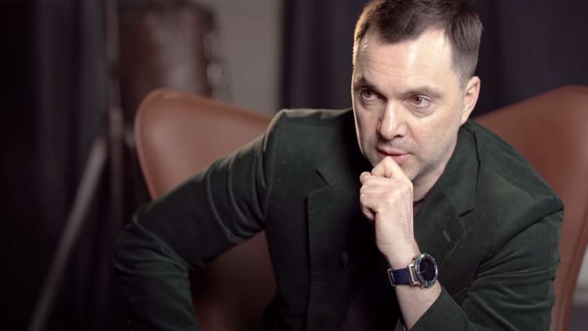"Только барыги и идиоты": Арестович сравнил украинских президентов с "алкашом"