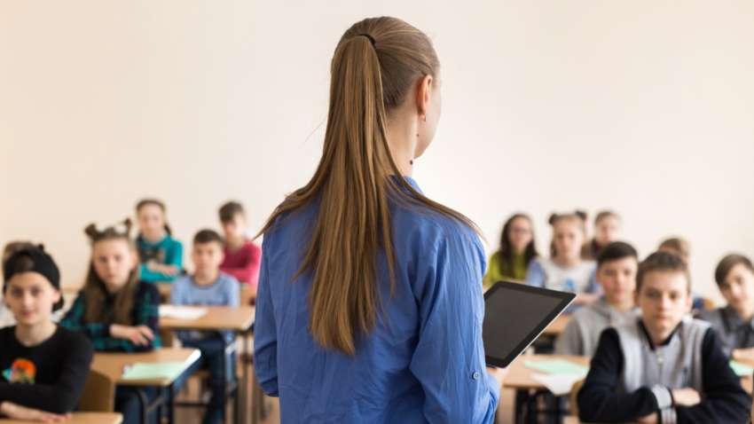 Скандал в школе: учительница заявила ученикам, что их "зничтожать" оккупанты, а ее спасут, как россиянку Скандал в школе: учительница заявила ученикам, что их "зничтожать" оккупанты, а ее спасут, как россиянку