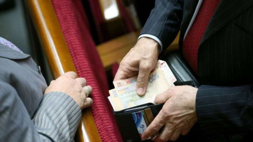 В Раде сделали циничное заявление, почему не повышать выплаты нардепа было нельзя