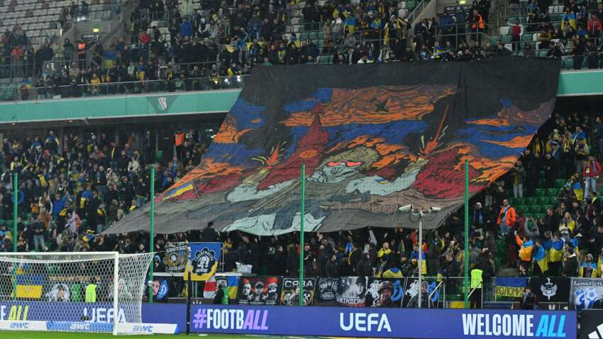  У Кремлі скаженіють через банер українських фанатів