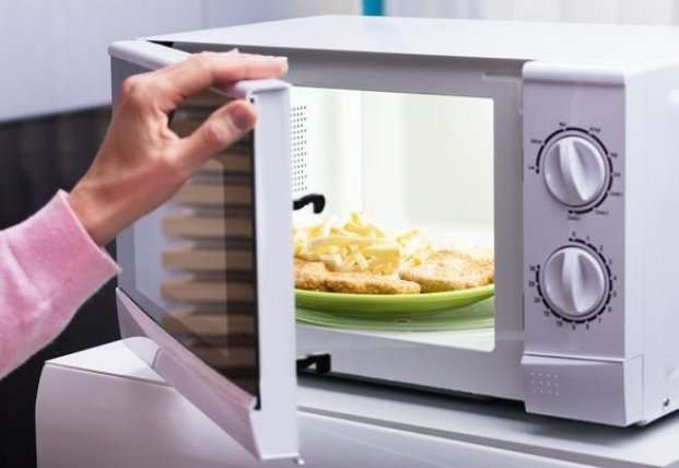 Названы продукты, которые нельзя разогревать в микроволновке