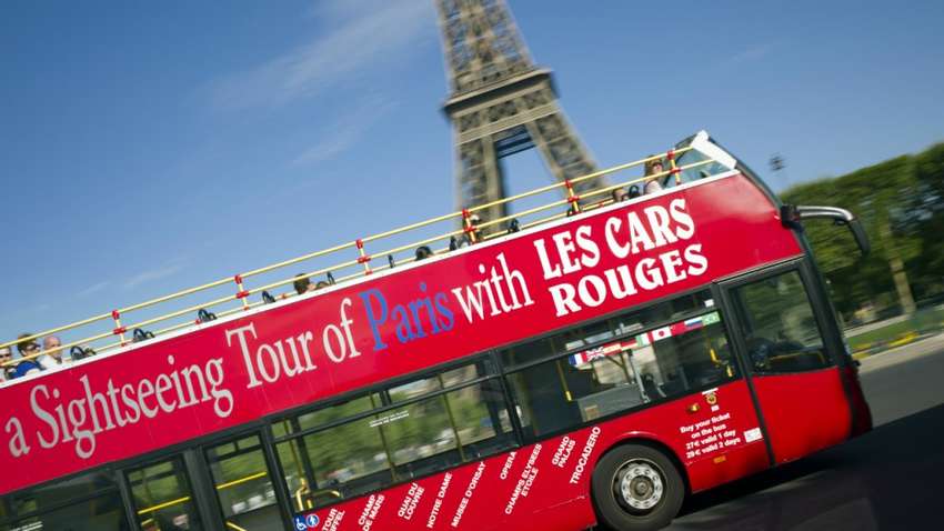 По центру Парижа запретят ездить туристическим автобусам