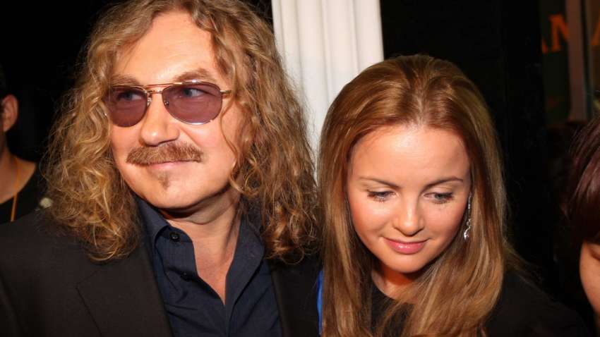 Жена российского композитора покинула страну и оставила там своего мужа (ФОТО)