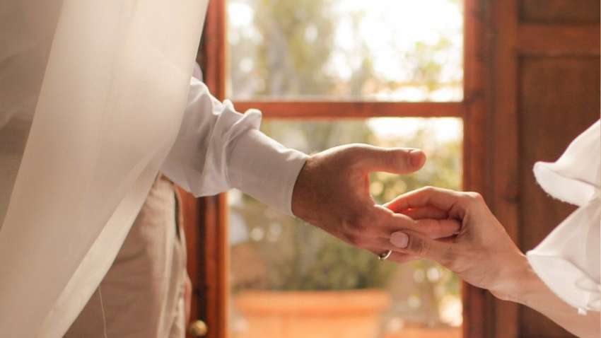 Щоб перемогти бідність, влада Індонезії заохочують мезальянси 